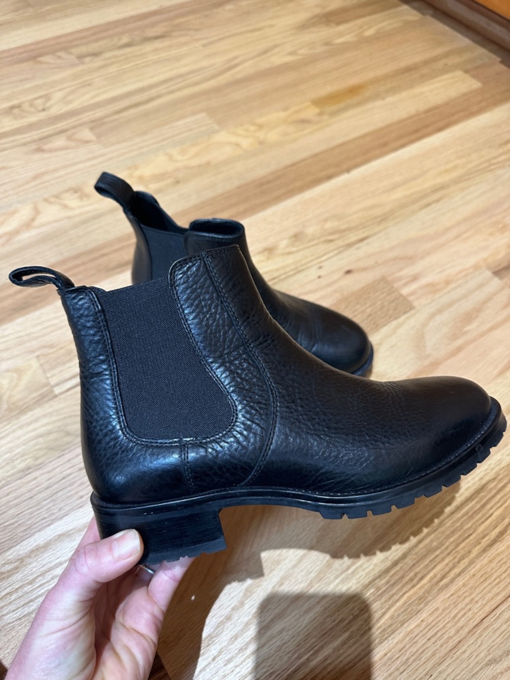Duluth Trading Co Black Leather Chelsea Ankle Boots